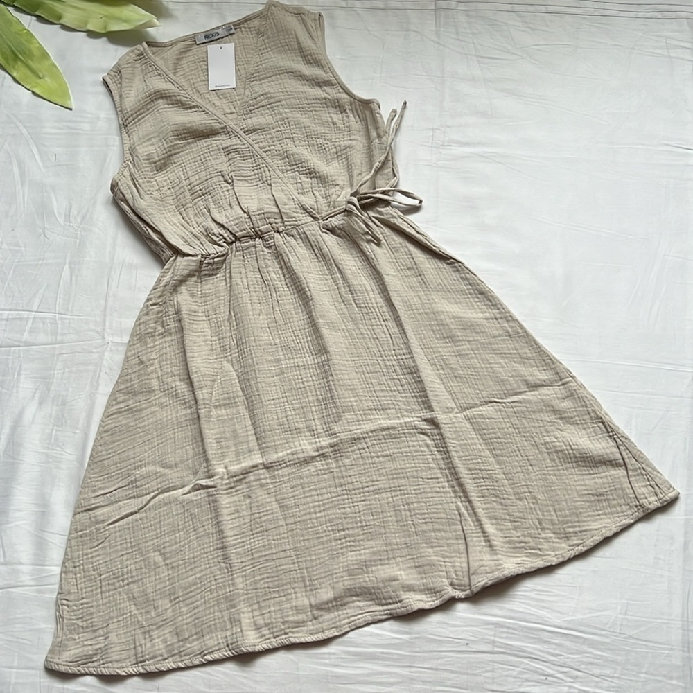 NWT Ricki’s Cap Sleeve Cross-Over Dress with Side-Tie - Picture 4 of 9